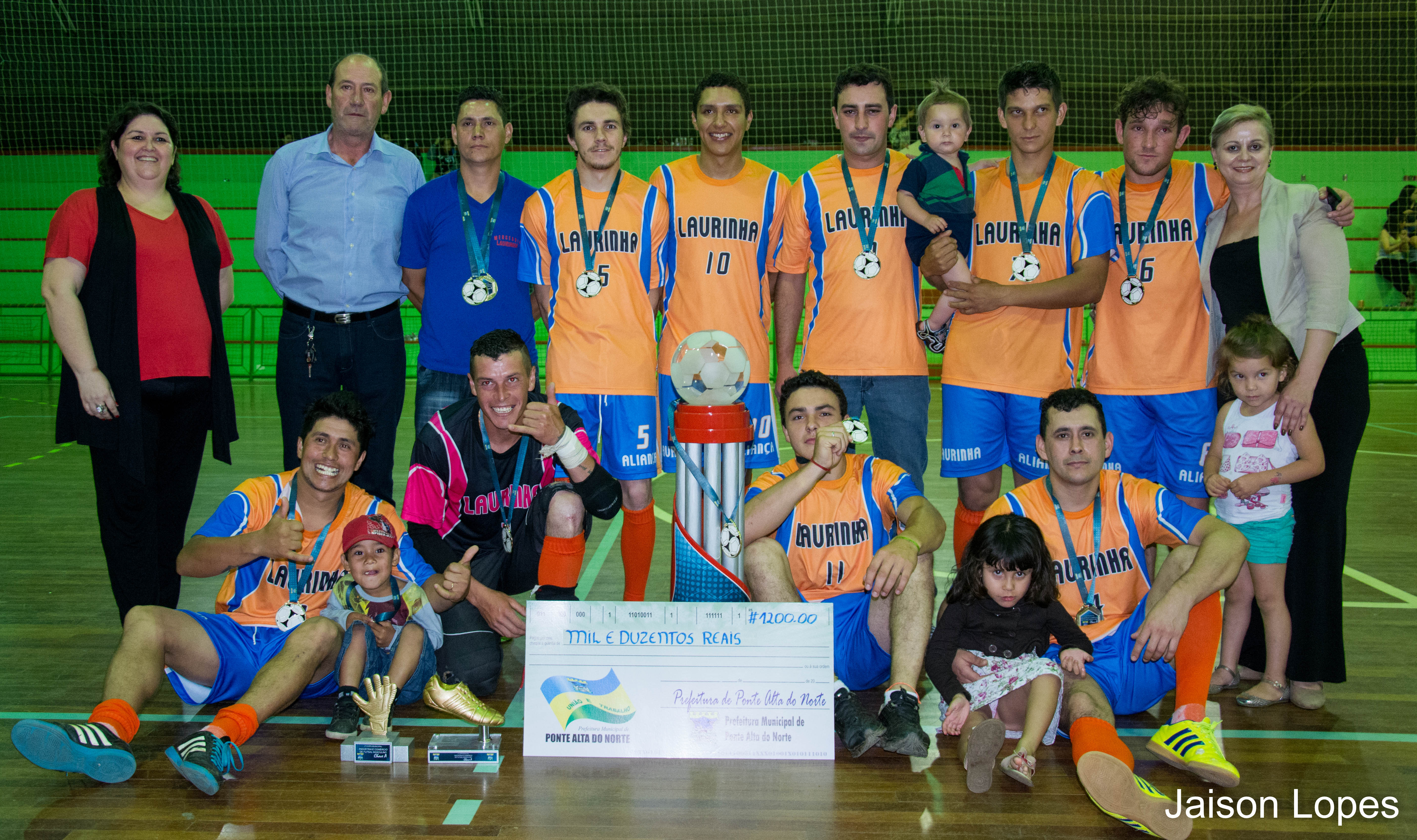 Equipe Laurinha/Alainça Campeã da 4ª Copa Municipal de Indústria e Comercio de Futsal